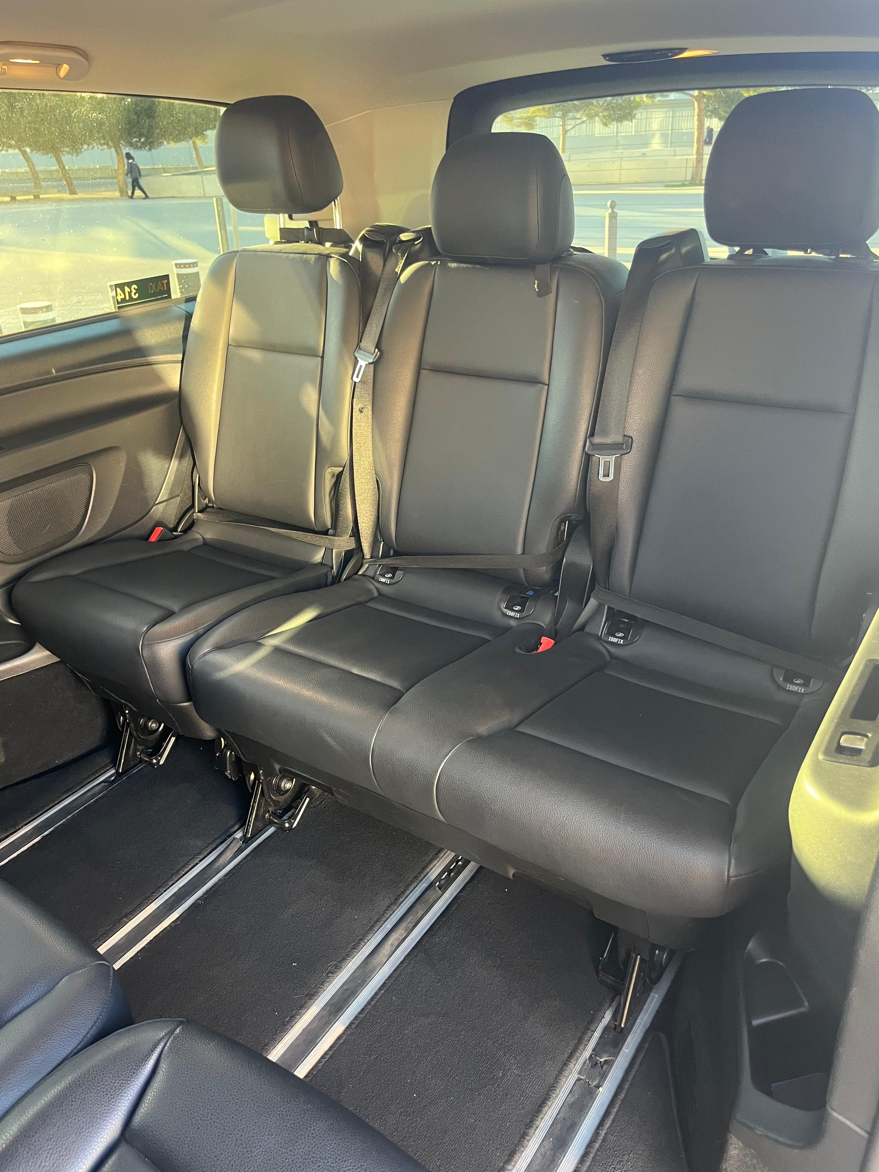 Taxi van Marseille — Mercedes van 8 places, intérieur