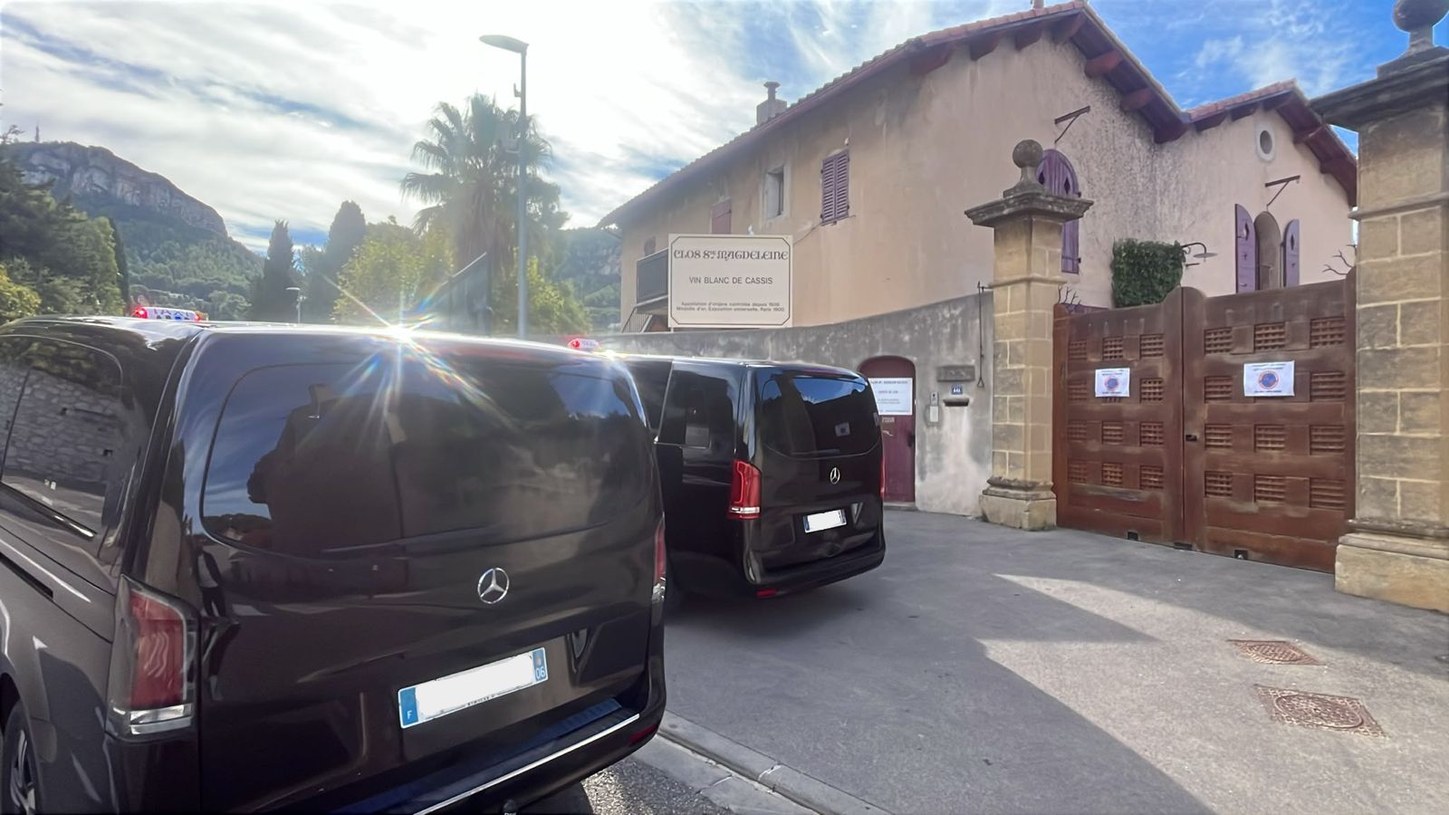 Deux vans Mercedes pour transferts de groupe et délégations à Marseille